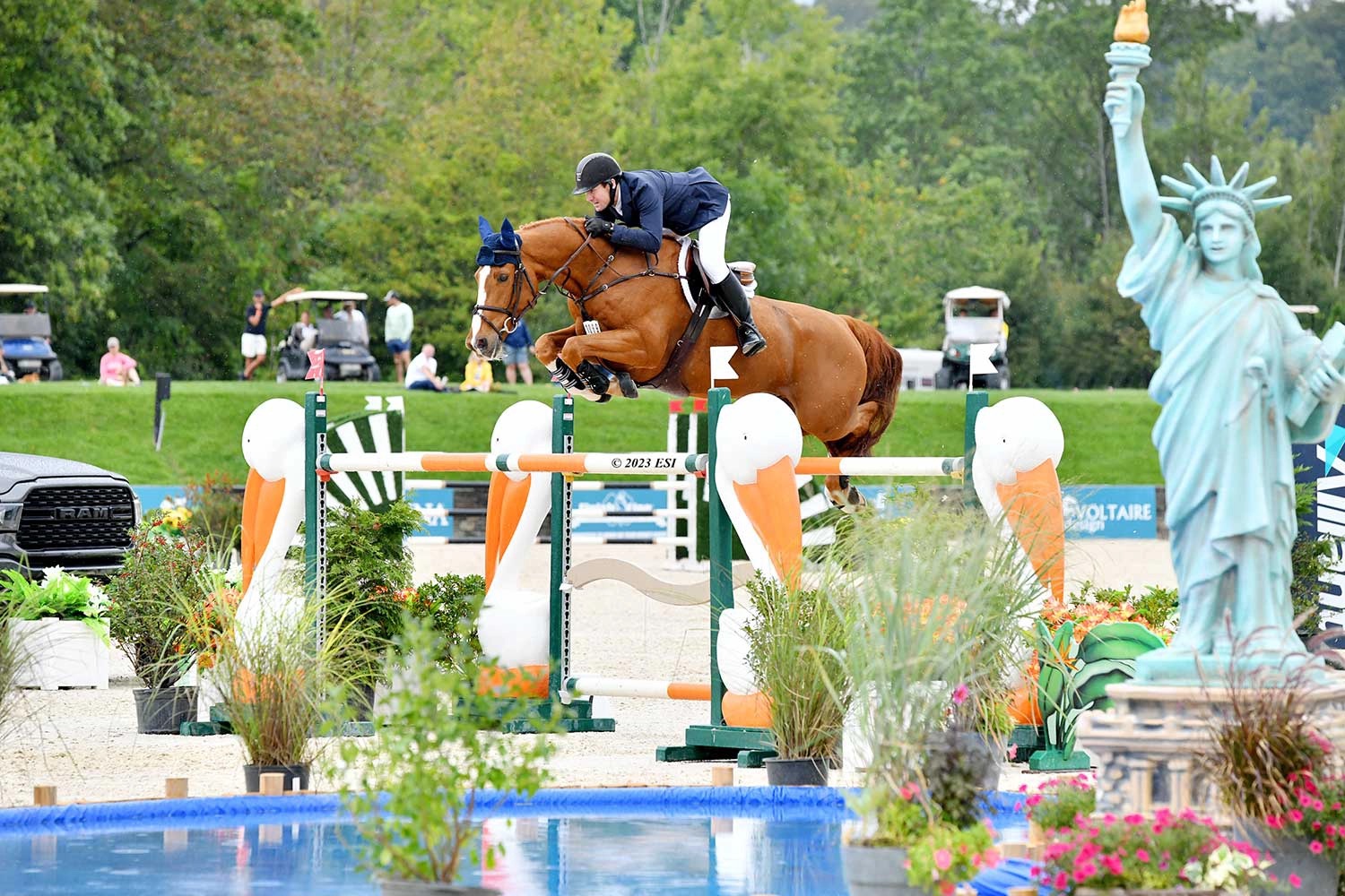 McLain Ward and Contagious, second place in the $300,000 FEI CSI4 Grand Prix at HITS Championship, Statue of Liberty replica in the background