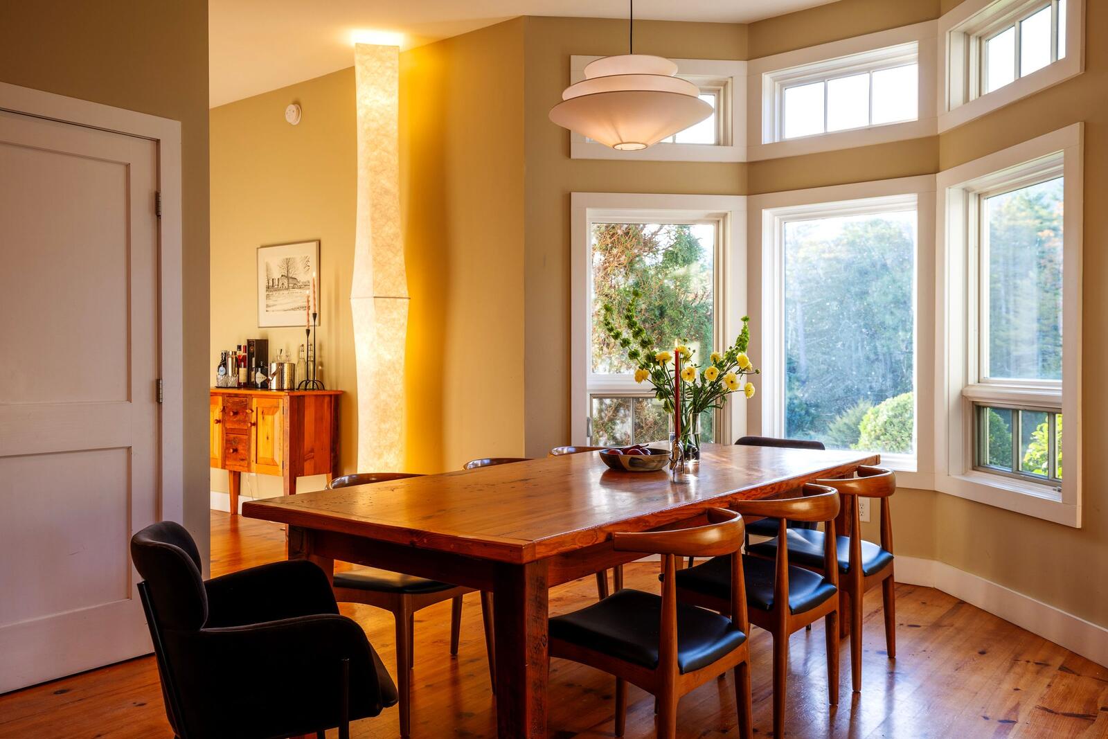 The dining room in a bay of windows.